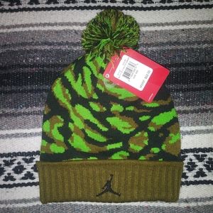 🆕Jordan | Green & Black Camo w/ Pom Pom Knit Winter Hat Youth Size One Size